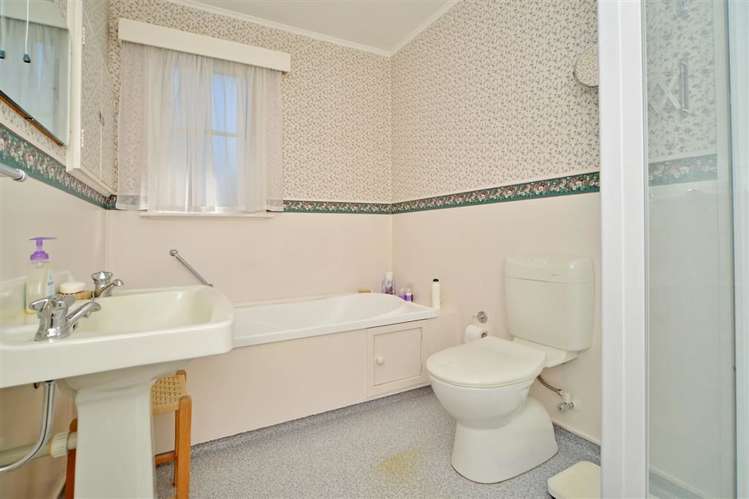 413 High Street South Carterton_2