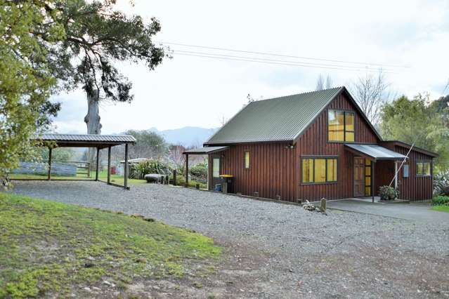 Charming 3BR Rural Home with Lots of Space