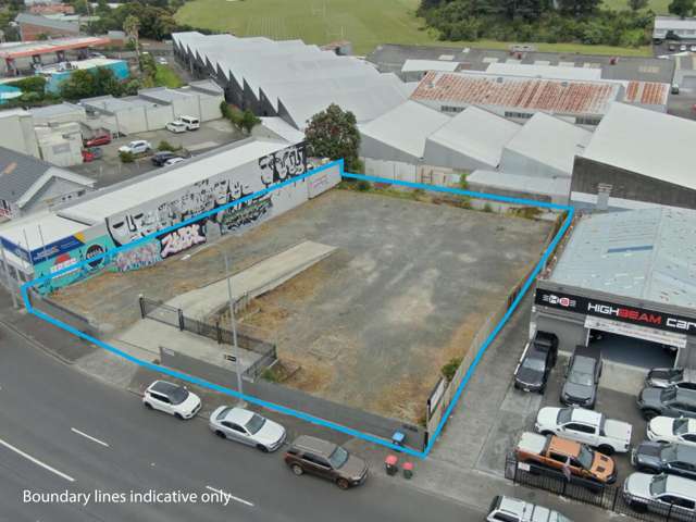 High-Profile 1,520m&sup2; Yard for Lease