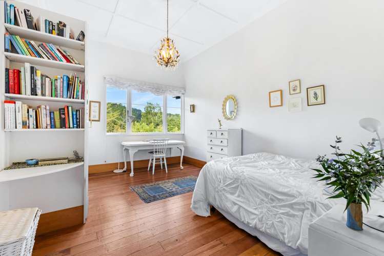 193 Valley Road Muriwai Beach_17