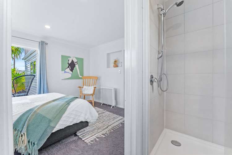 532 Beach Road Murrays Bay_16