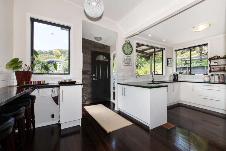 31 Foster Avenue Huia_14