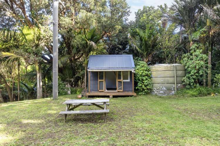 122 Garden Road Piha_16