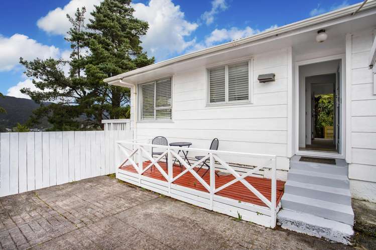 25 Clapham Grove Stokes Valley_16