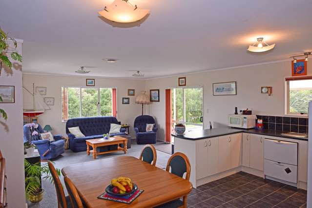 375 Pah Hill Road Wharehine_2