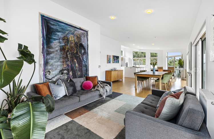 16 Signallers Grove Breaker Bay_13