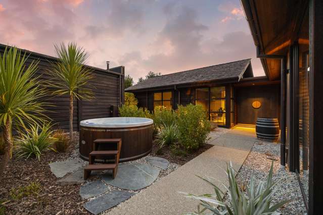 7 Reading Court Jacks Point_2