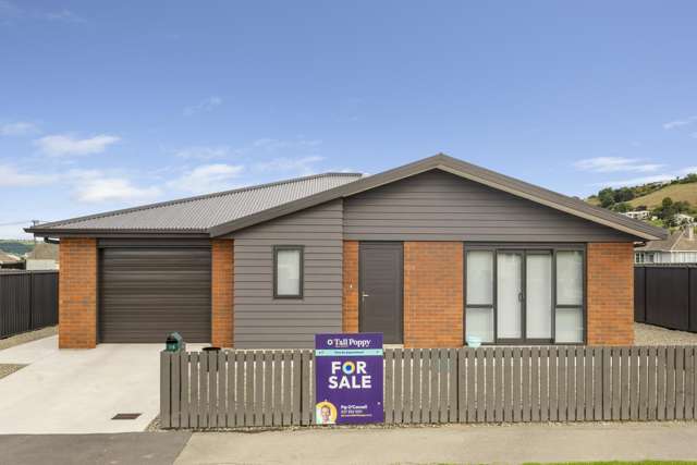 Immaculate Townhouse - A must see!