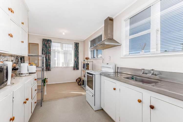 10 Miranda Street Cannons Creek_14