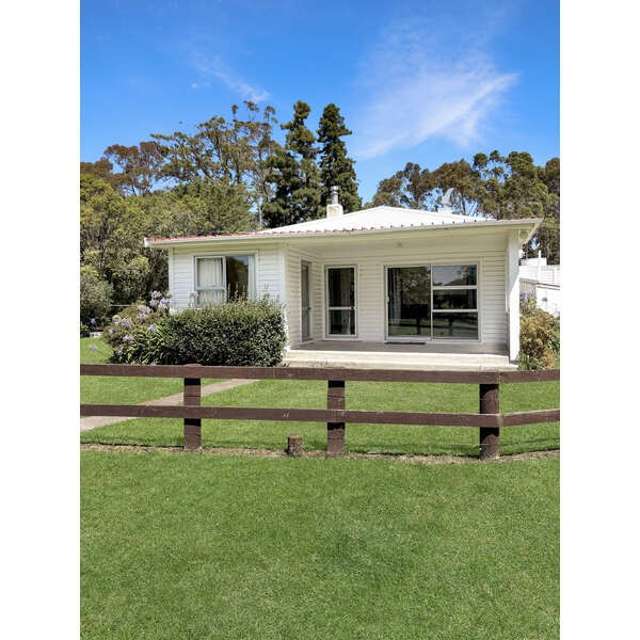 3 Bedroom close to Pourerere Beach