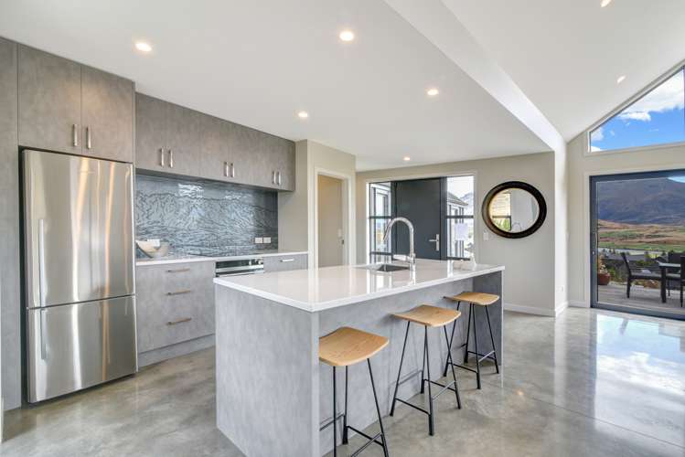 7 Falconer Rise Jacks Point_16