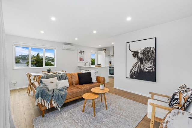 Sunny Modern 2BR Home – Walk to Red Beach & Orewa