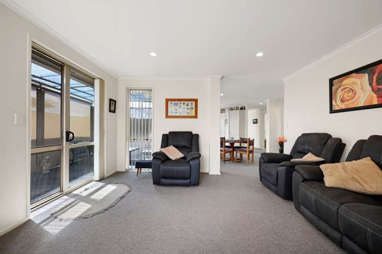 6 Saint Johns Avenue Hamilton East_9