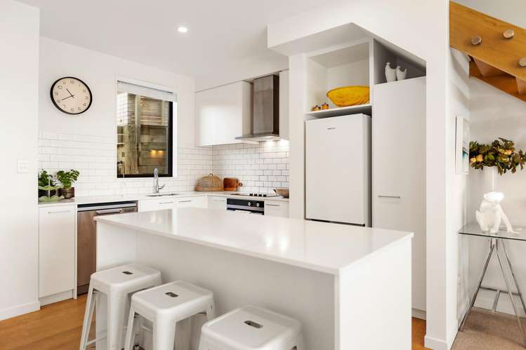 8/52 High Street Island Bay_5