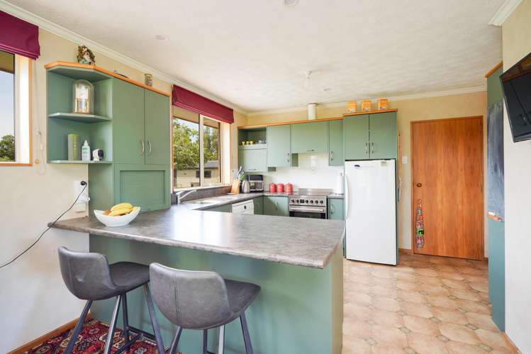 20 Cross Road Winton_39