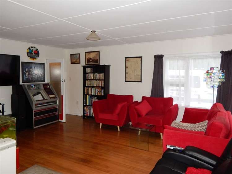 169 Stafford Street Hokitika_4