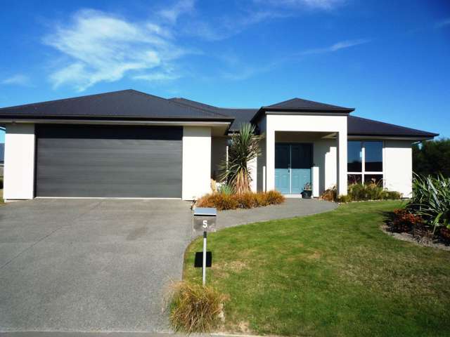 Stylish, Spacious & Superb Central Location