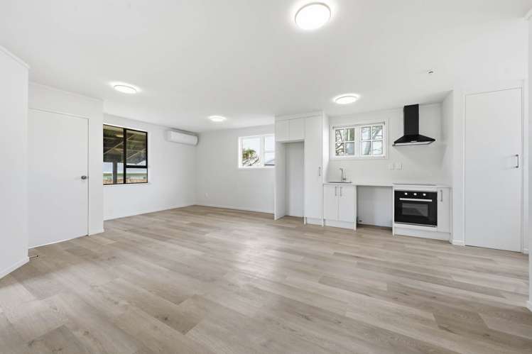 5 Manston Road Mangere_25