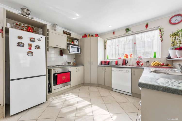 1b Charlenne Close Ranui_7