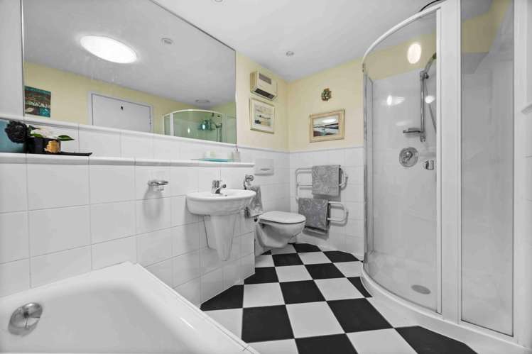 8 Hedge Row Sunnyhills_16