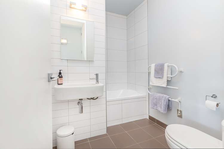 102/20 Hanson Street Mount Cook_12