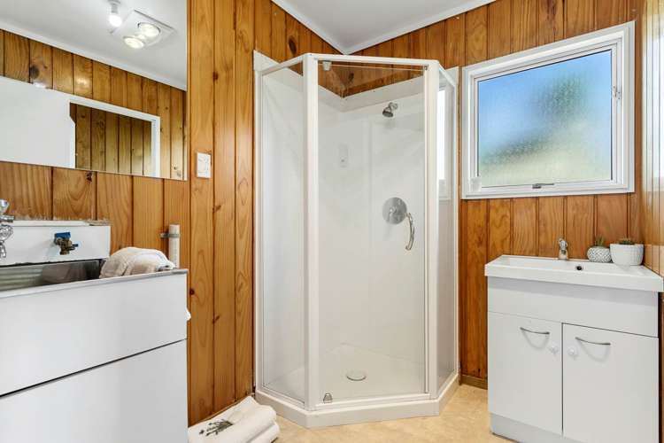 2/4 Ashbourne Place Glendene_8