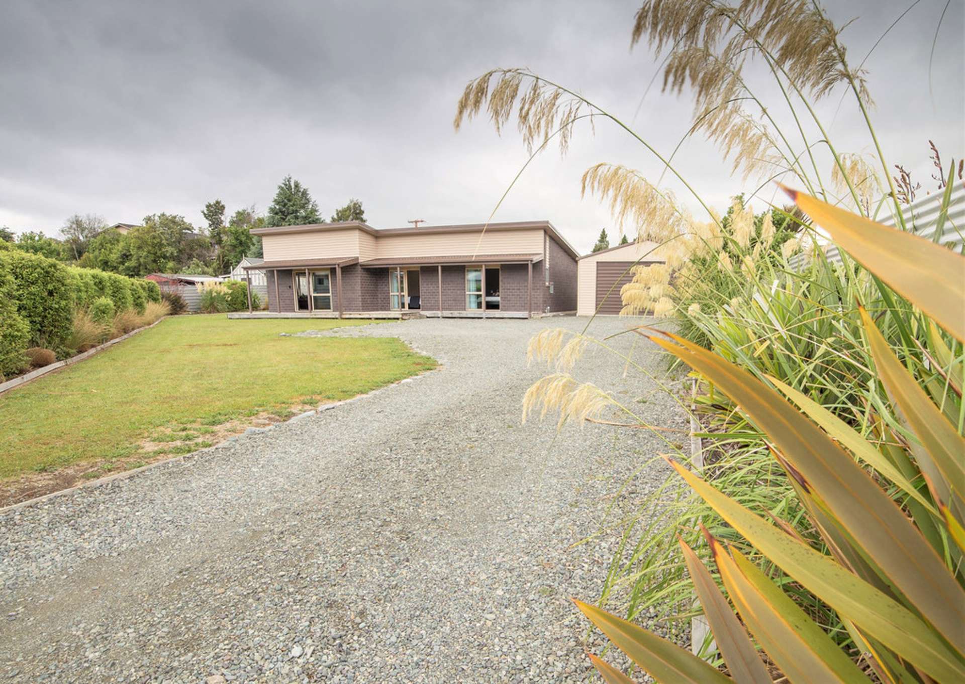 18 Motu-Au Close Manapouri_0