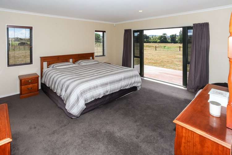 1898 Miranda Road Mangatangi_12