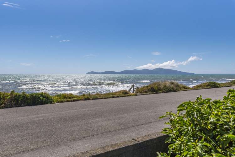 60 The Parade Paekakariki_1