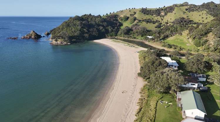 16A Riwhi Way Te Ngaere Bay_20