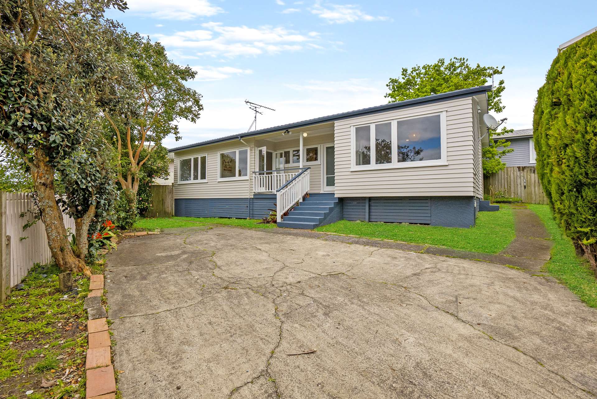 44 Taurus Crescent Beach Haven_0