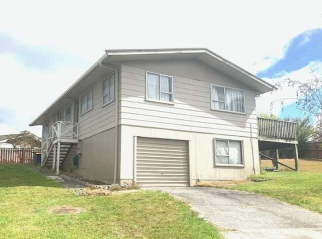 3 BDR House For Rent ( Glendene)