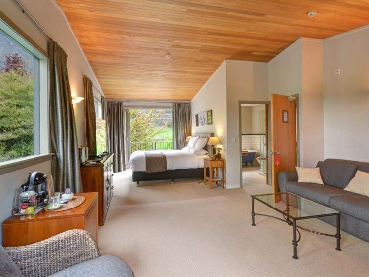 595 Kingston Road Jacks Point_8