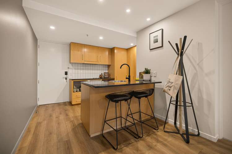 124/21 Stanley Street Queenstown_2