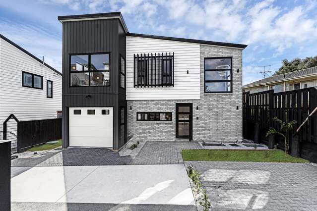 BRAND NEW WITH HEAPS OF PARKING