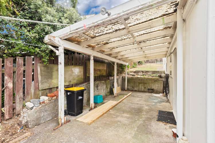 8 Waiwera Crescent Maupuia_16