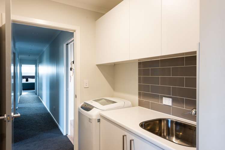 11 Harvard Road Burleigh_16