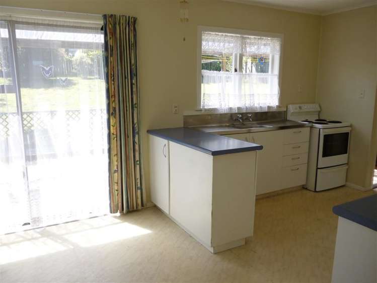 4 Castaing Crescent Te Atatu South_6