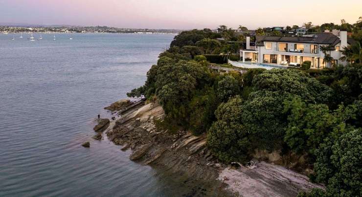 A luxury waterfront home on Riddell Road, in Auckland's Glendowie, was sold last month to a Kiwi expat based in New York.  Photo / Supplied