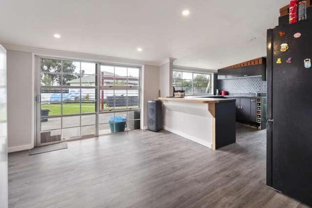 32 Flower Street Bulls_3