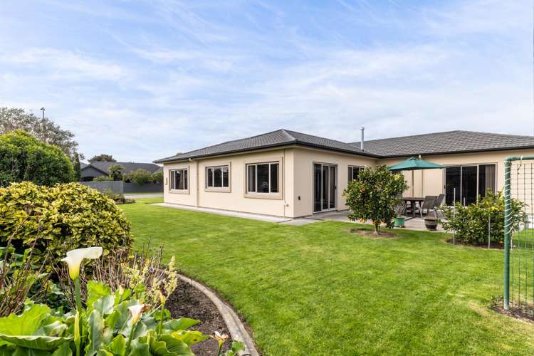 2 Delta Mews Place Clive_15