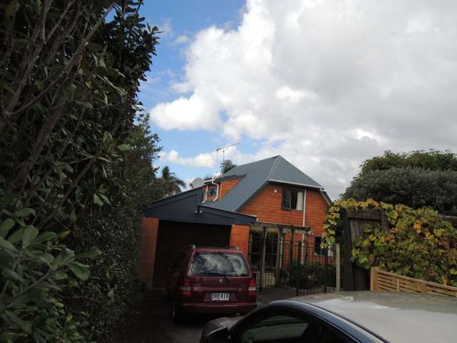 PAKURANGA 4 bedrooms family home