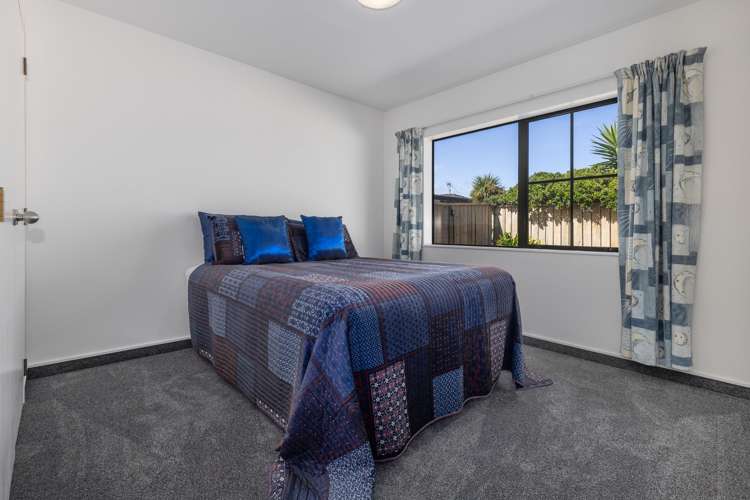 136 Guildford Drive Paraparaumu Beach_12