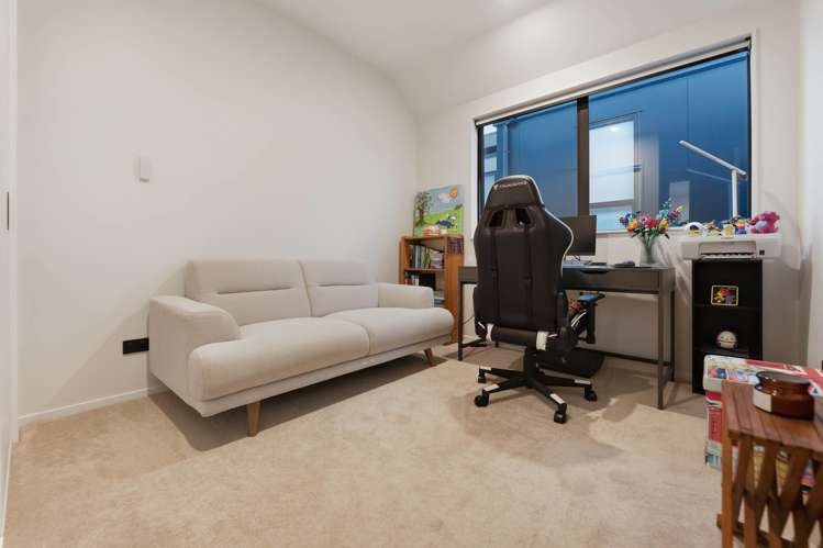 55 Michael Bosher Way Flat Bush_29