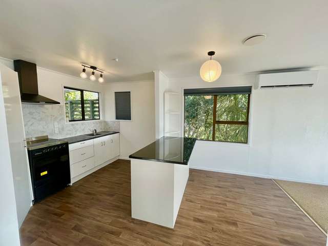 87 Solar Road Glen Eden_4