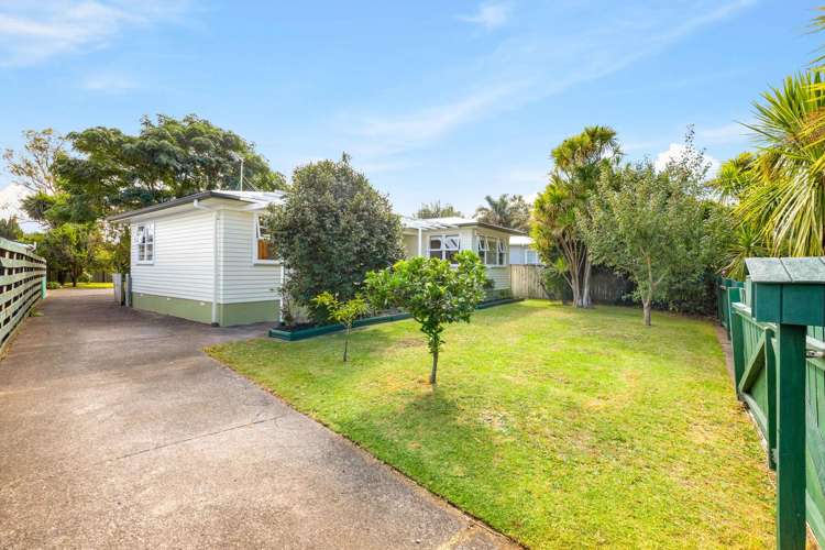 19 Brennan Avenue Te Atatu Peninsula_15