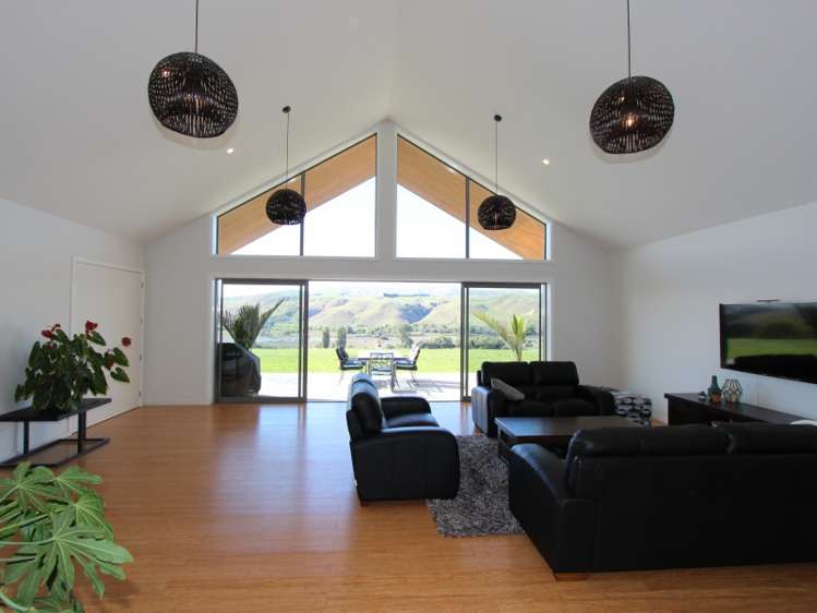 2369 Middle Road Poukawa_19