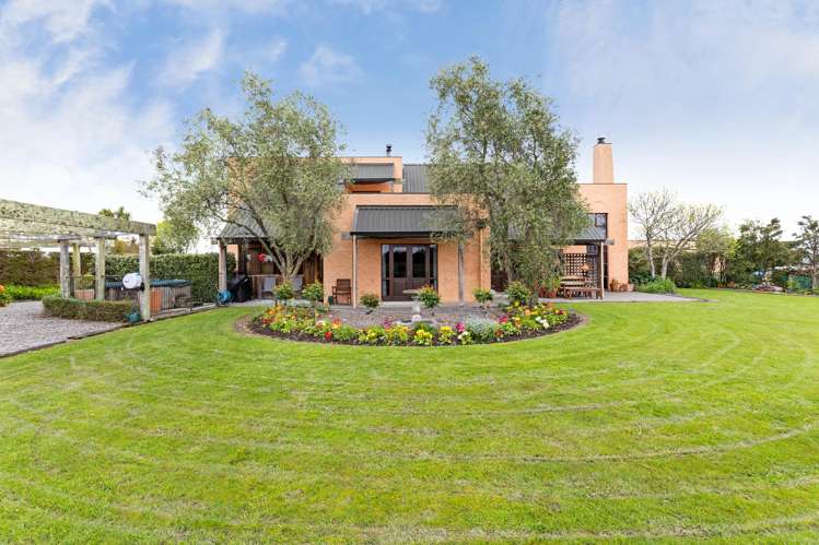 75 Arnott Street and part there of 75A Reid Line West Feilding_5