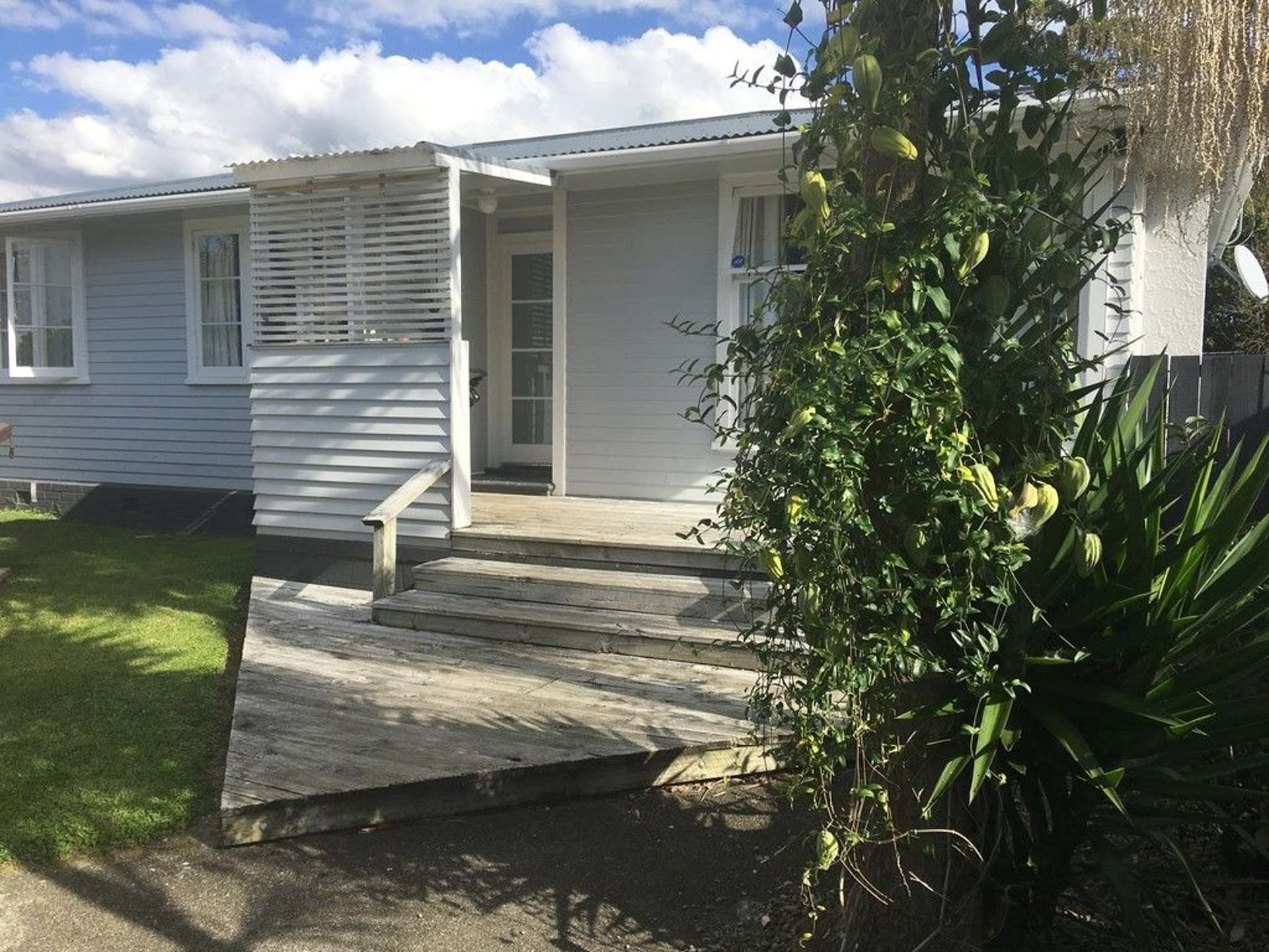 8 Holman Road Te Atatu Peninsula_0