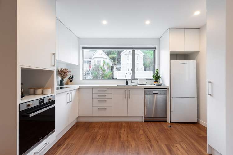 6/24 Princess Terrace Newtown_2